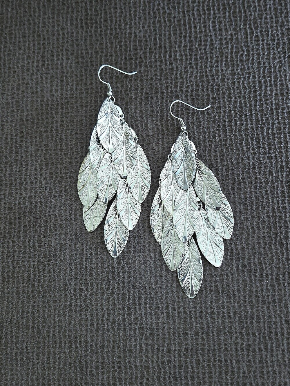 Textured Silver🤍 Dangling Leaves🍃 Earrings - NWOT